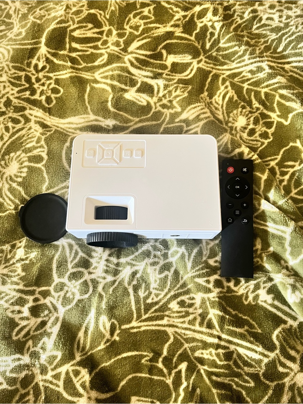 White Amazon Mini Portable Projector - Picture 3 of 8